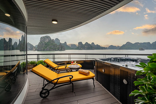 Majestic 60m2 tầng 2 ban công lớn tầm nhìn toàn cảnh, bồn tắm, bồn sục ngoài trời, phòng xông đã muối số lượng 2 cb