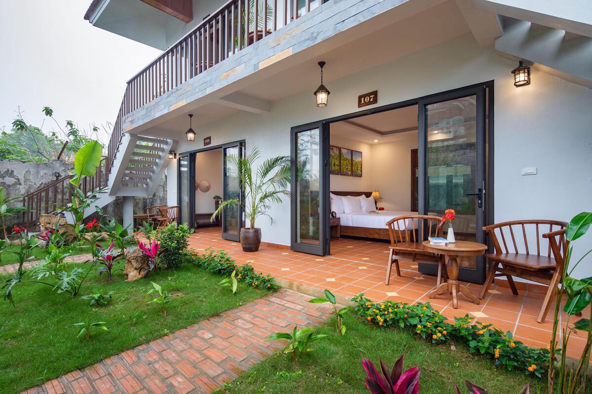 Deluxe Connecting Garden View