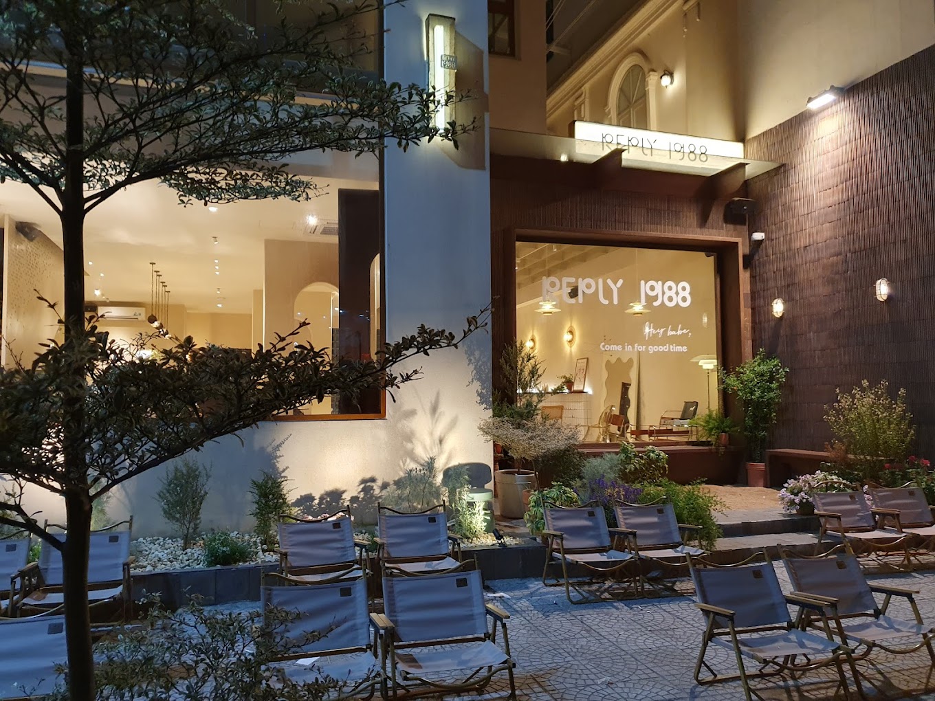 Reply-1988-Cafe-6
