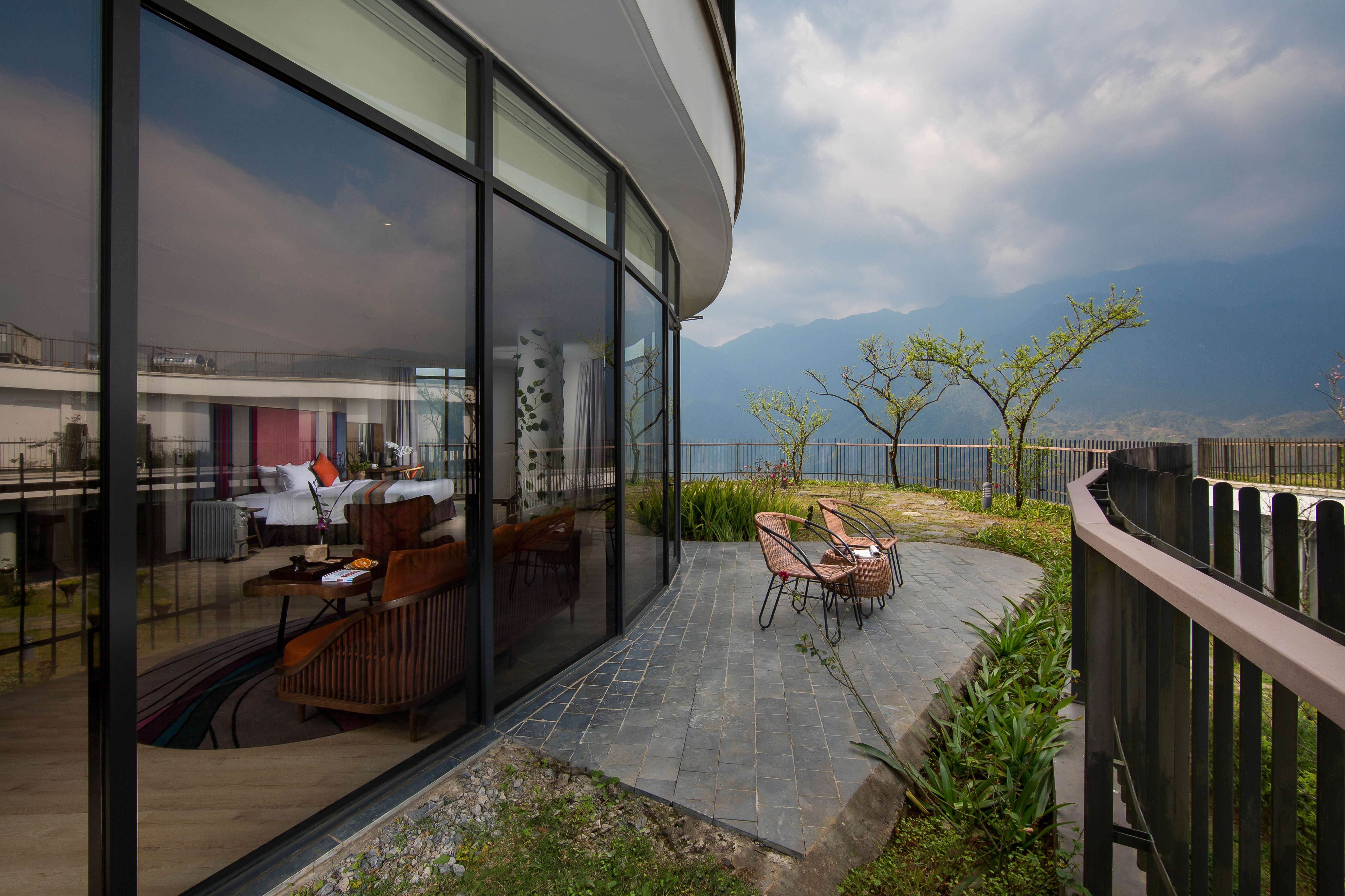 Red Dao Suite