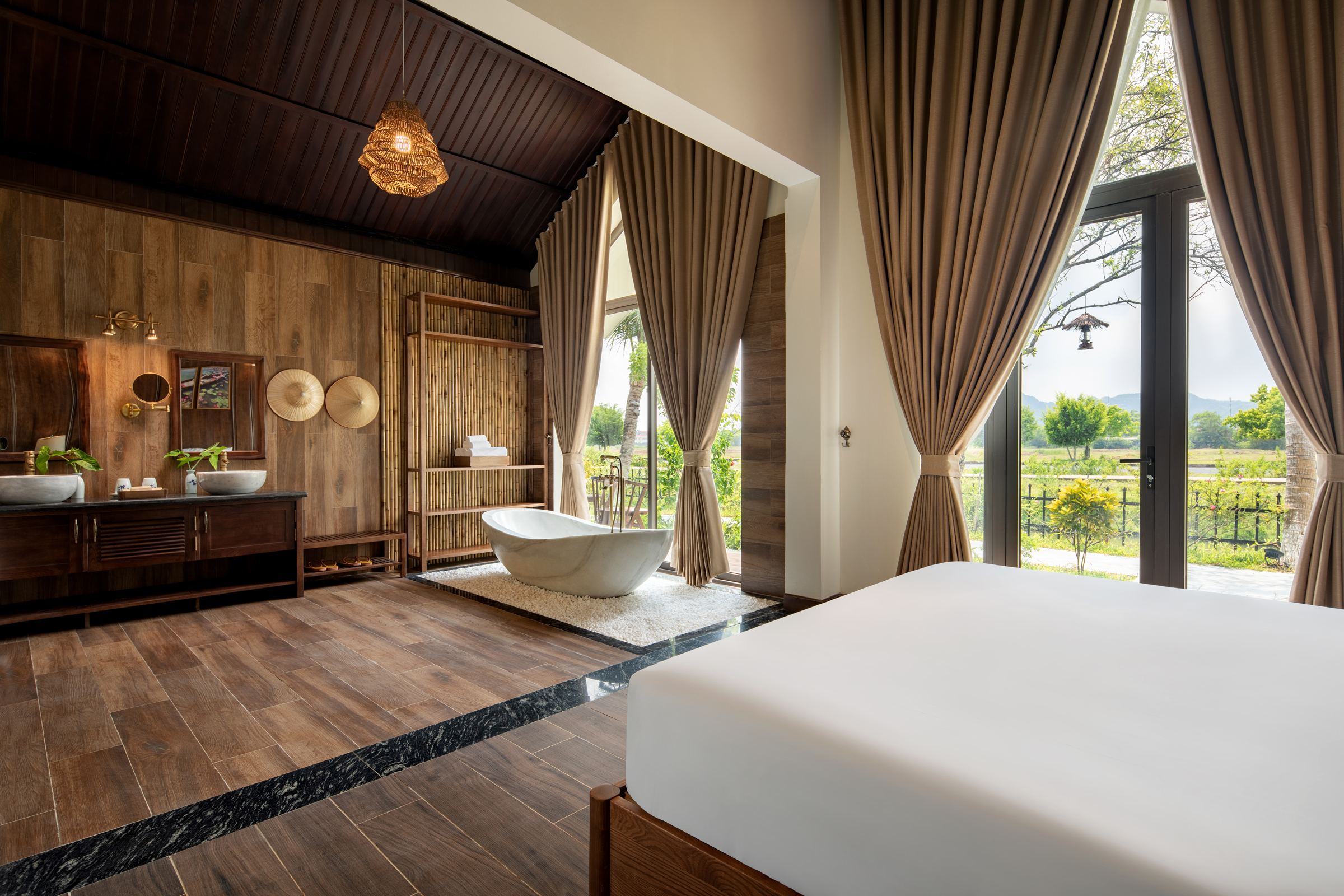 Bai Dinh Riverside Royal Villa