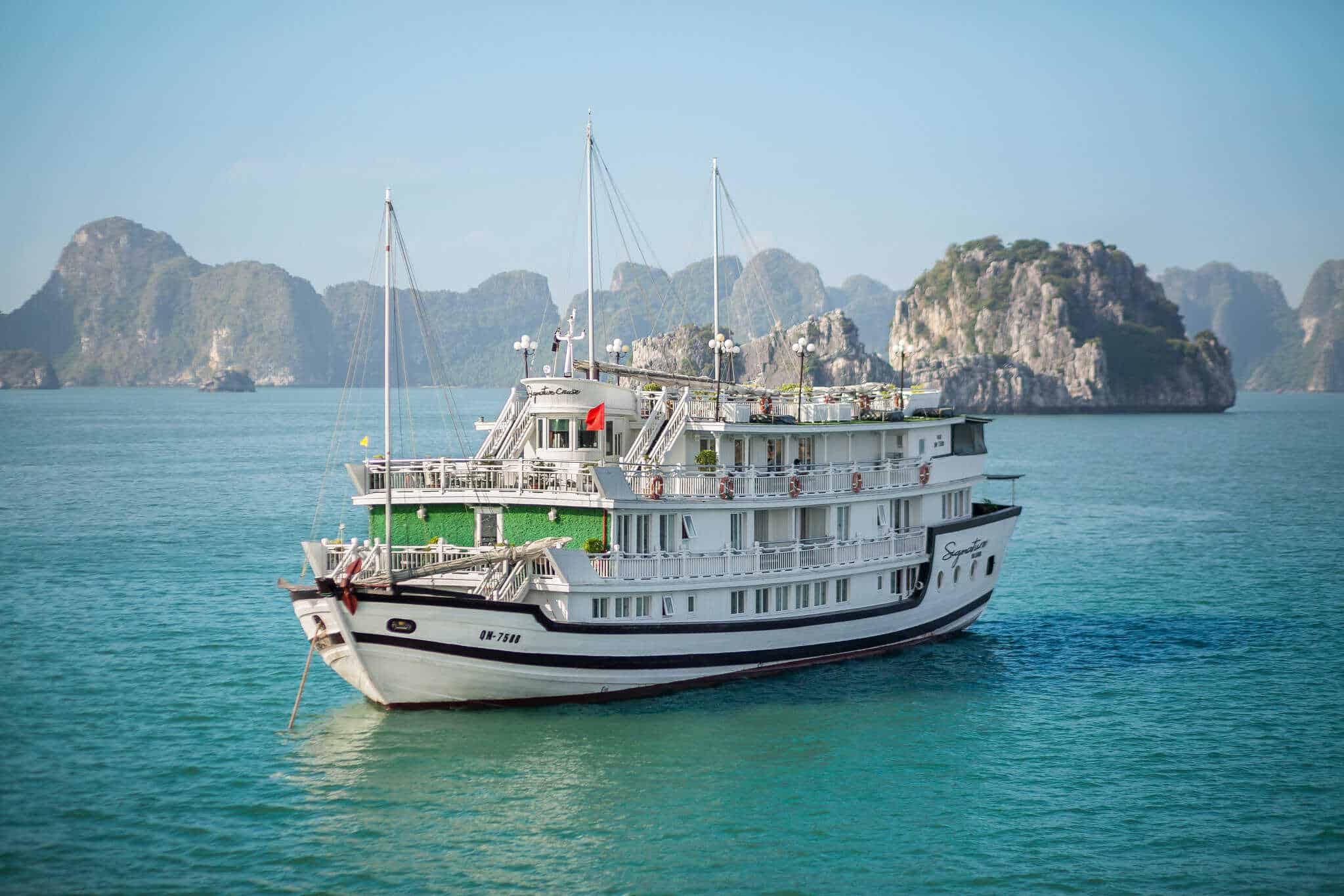 Du Thuyền Signature Royal Halong Cruise