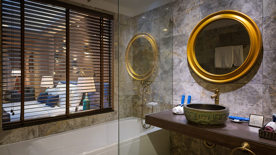EXECUTIVE  SUITE TERRACE
