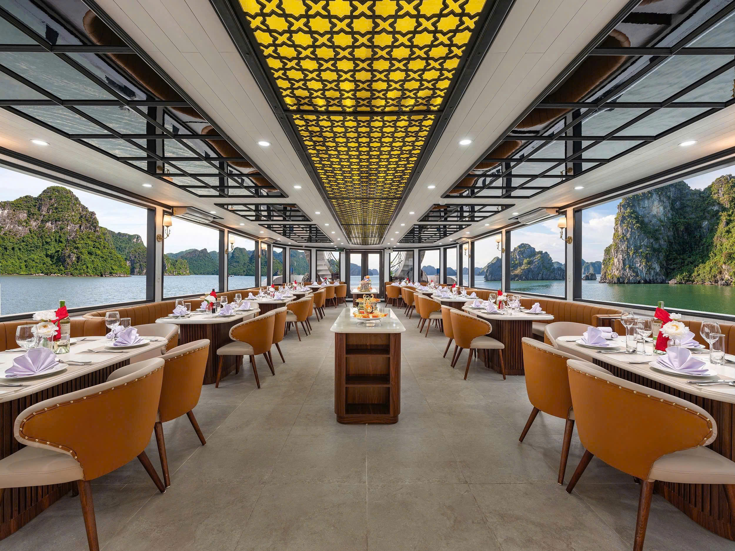 Du thuyền 99 chỗ có bể bơi-ăn buffet