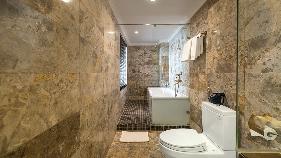 EXECUTIVE  SUITE TERRACE