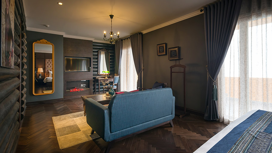 EXECUTIVE  SUITE TERRACE