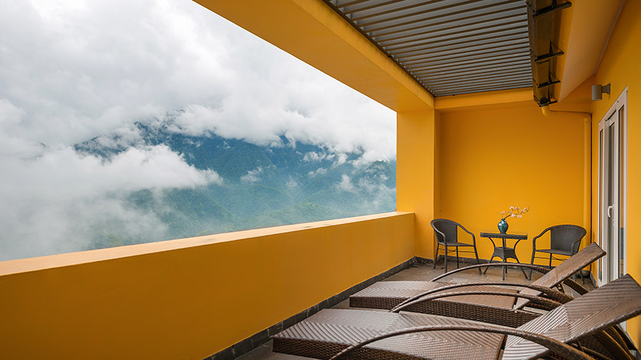 EXECUTIVE  SUITE TERRACE