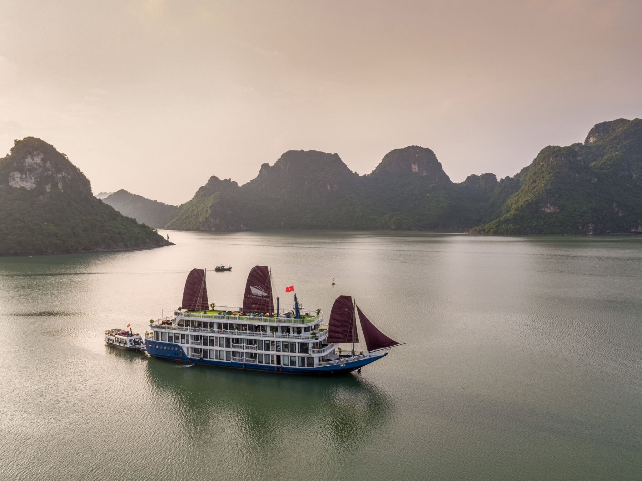 Du Thuyền Verdure Lotus Luxury Cruise