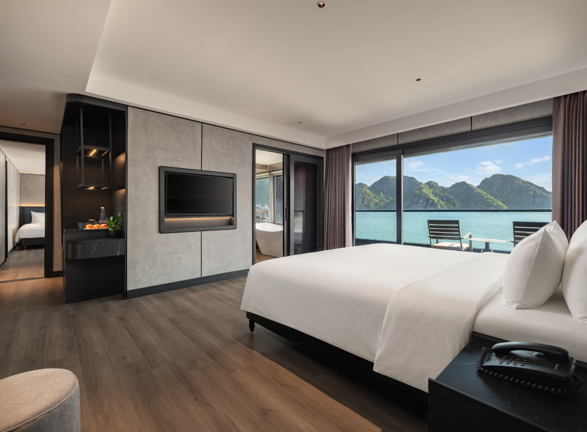 Family Connecting Senior suite