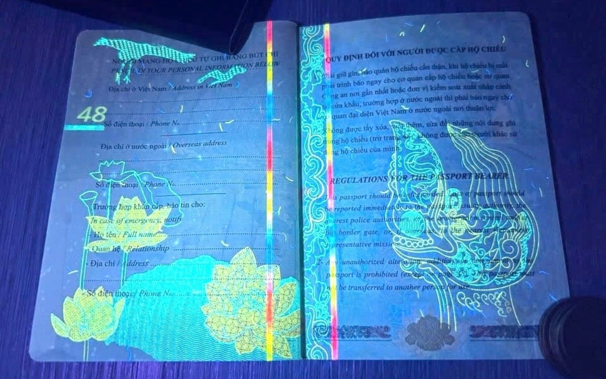 ho-chieu-viet-nam-khi-soi-tia-uv-7