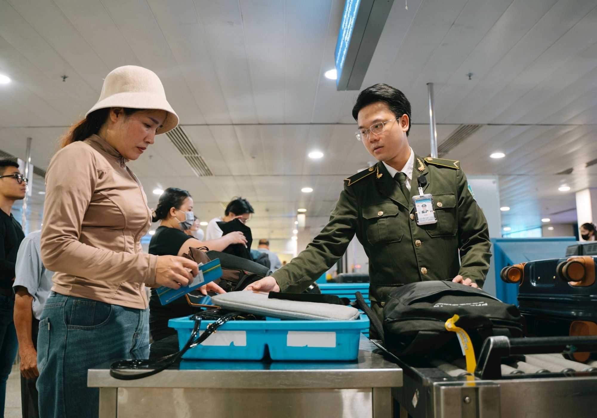 Những Điều Cấm Kỵ Khi Đi Máy Bay: Việc Không Nên Làm Và Đồ Cần Tránh