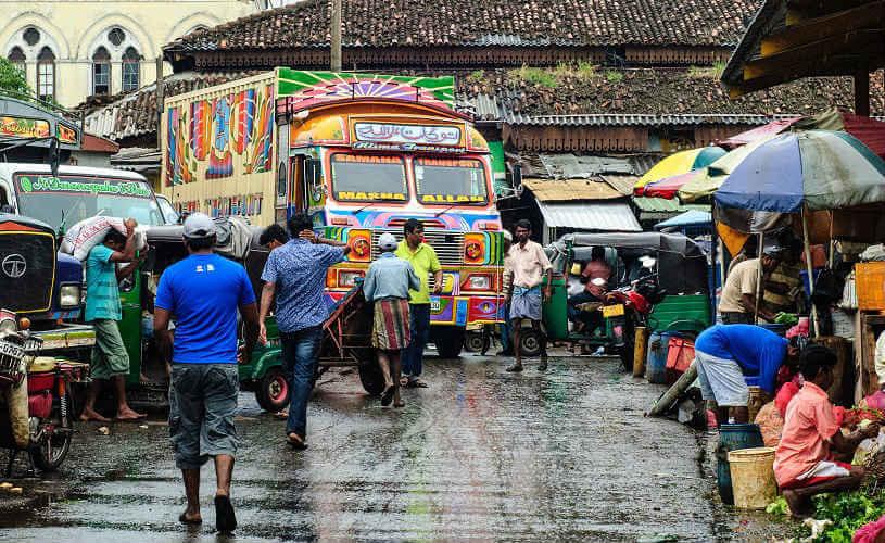 navigating-the-pettah.jpg