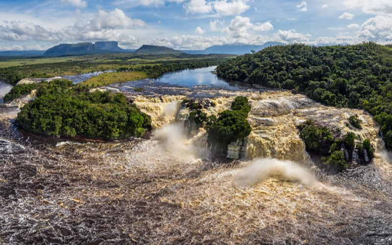 pha-canaima-lagoon.png