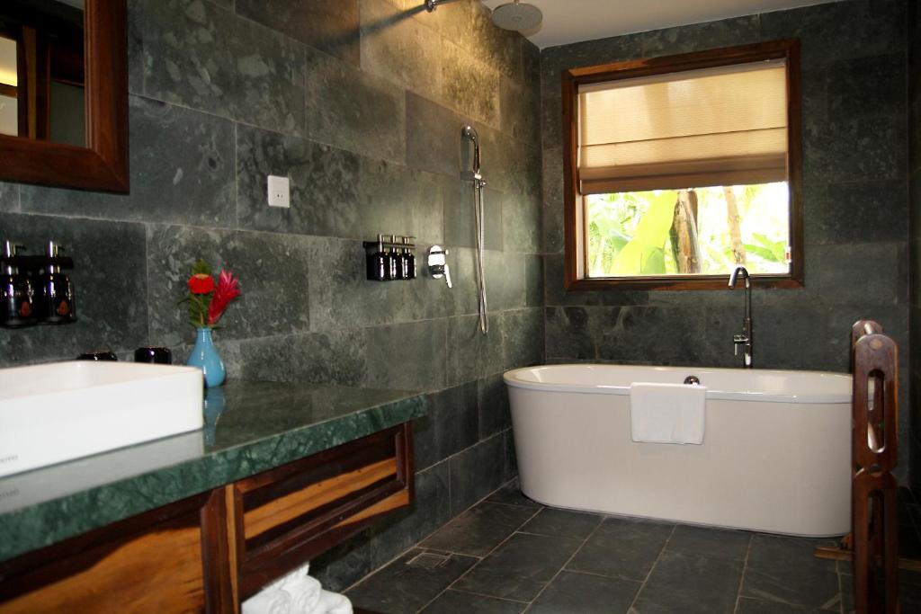 2-Bedroom Ocean View Villa King