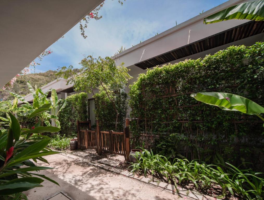 Bungalow Garden View King