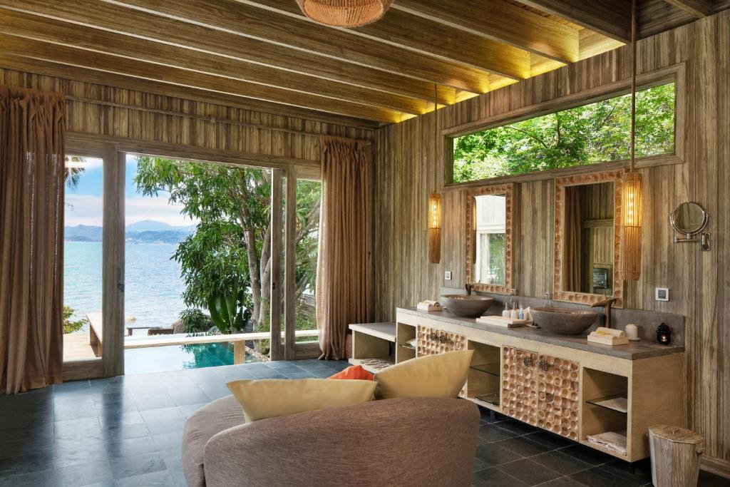 Beachfront Pool Villa