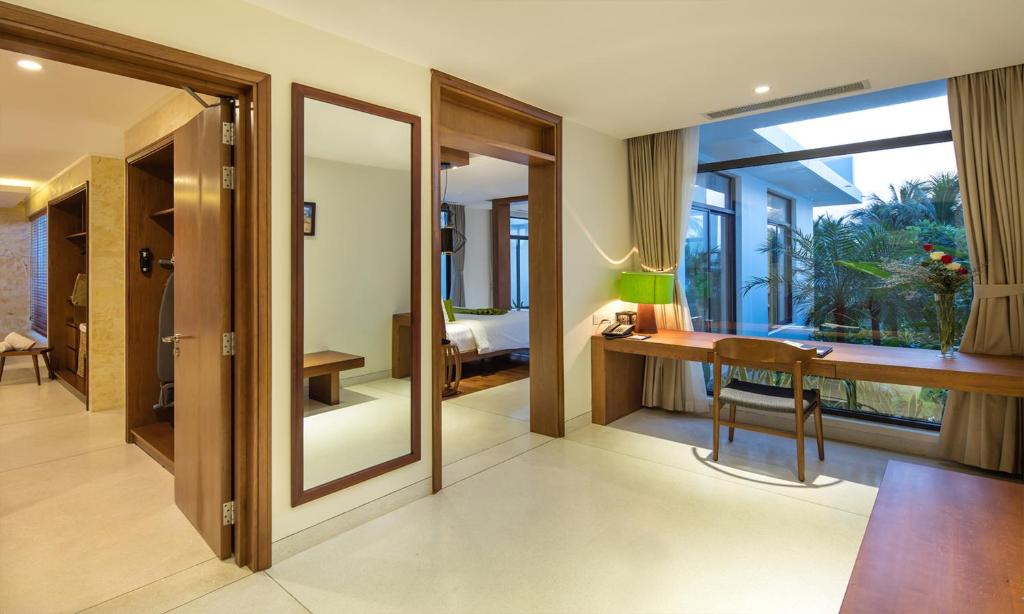 Beachfront Pool Villa