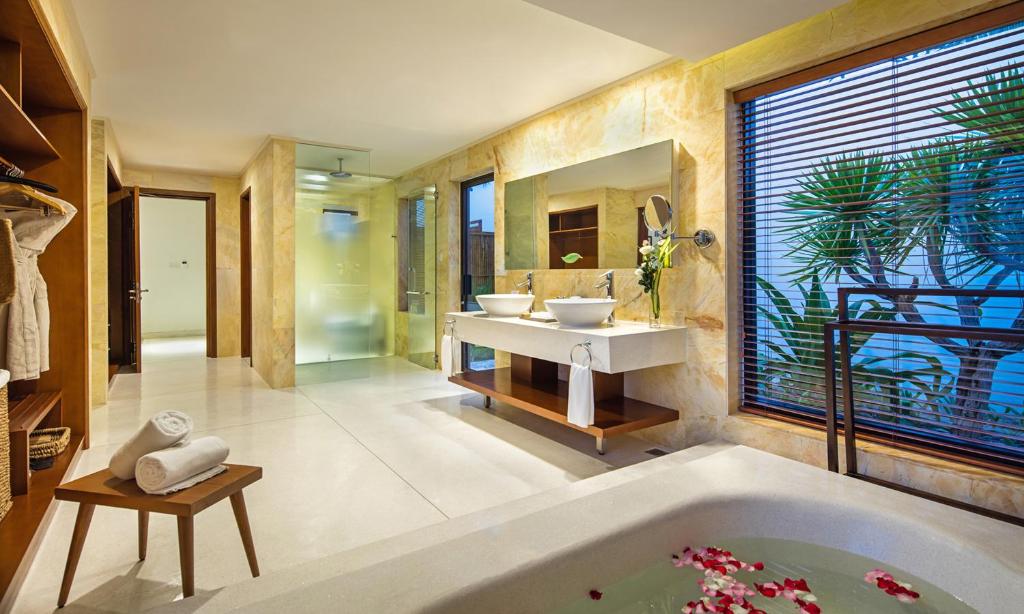 Beachfront Pool Villa