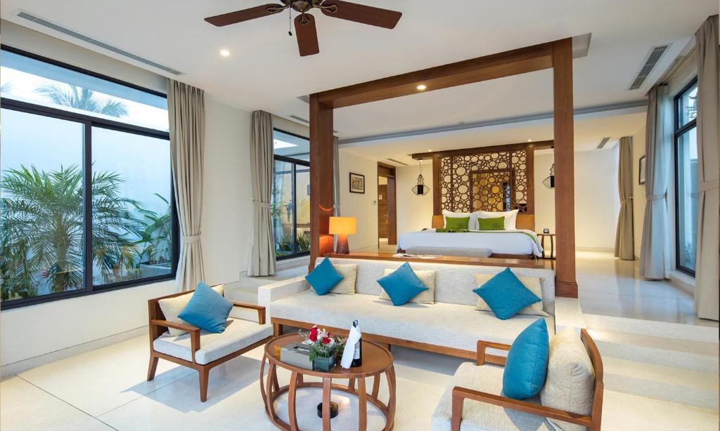 Beachfront Pool Villa