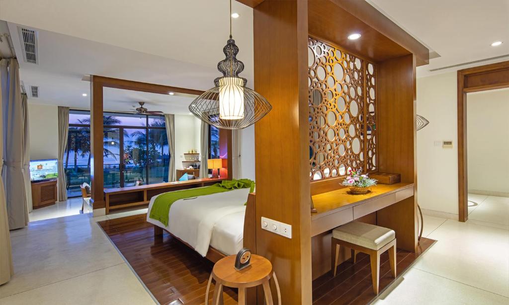 Beachfront Pool Villa