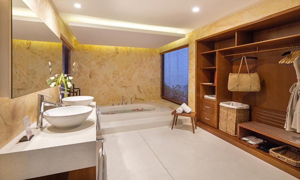 Beachfront Pool Villa