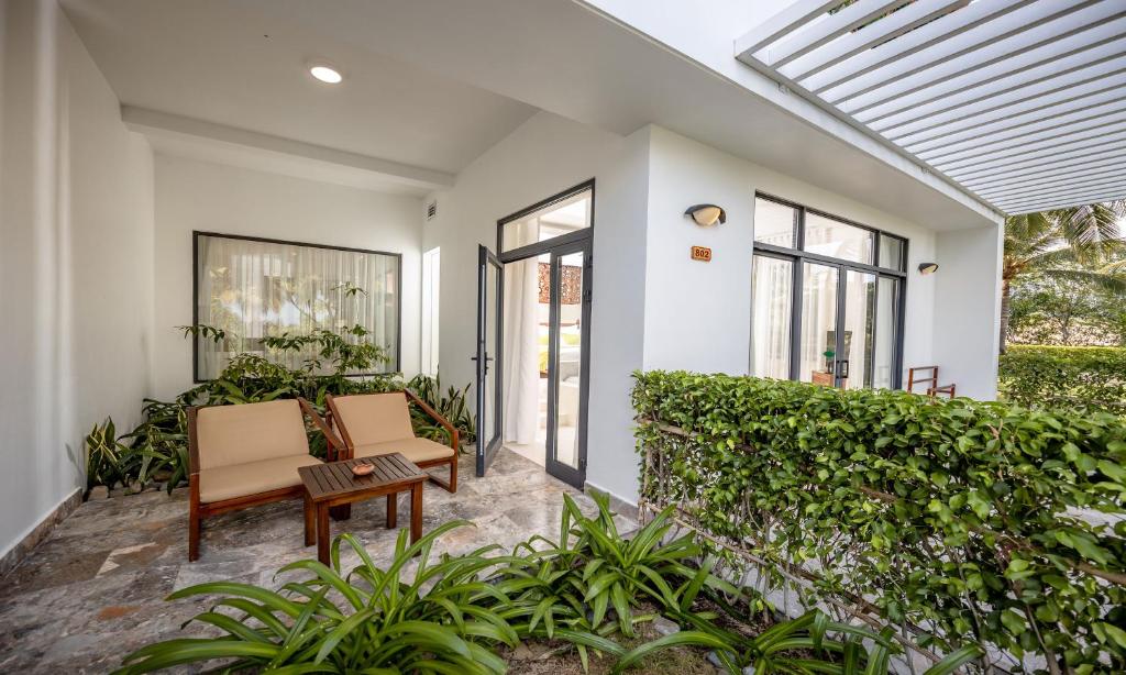 Terrace Pool Suite