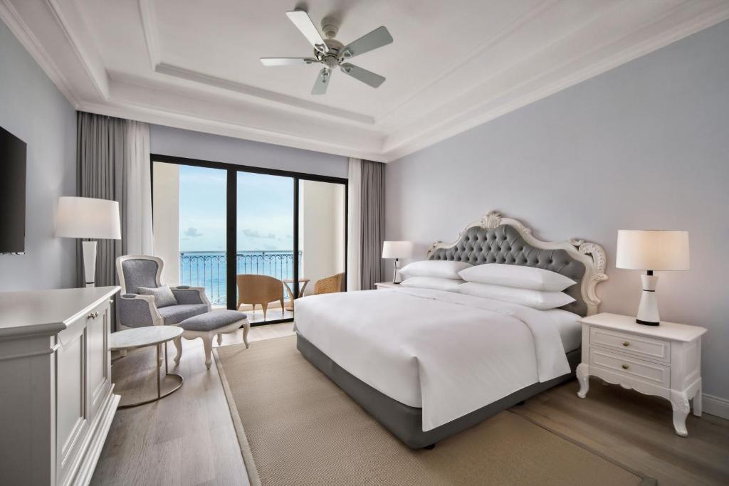 Deluxe 1 King Bed Balcony Beach View