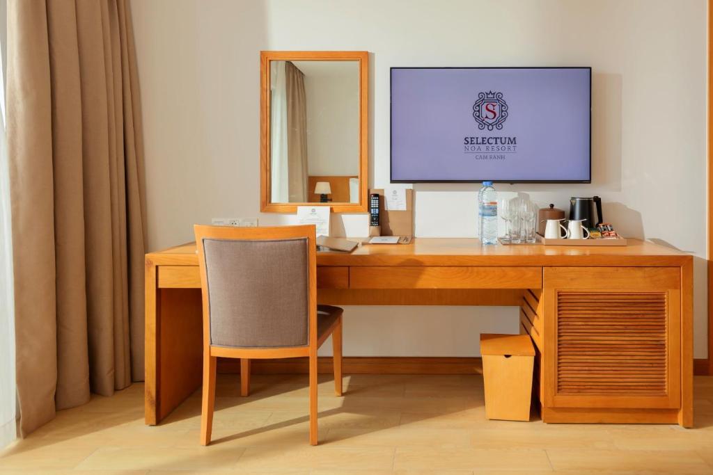 Premier Deluxe with Balcony Twin