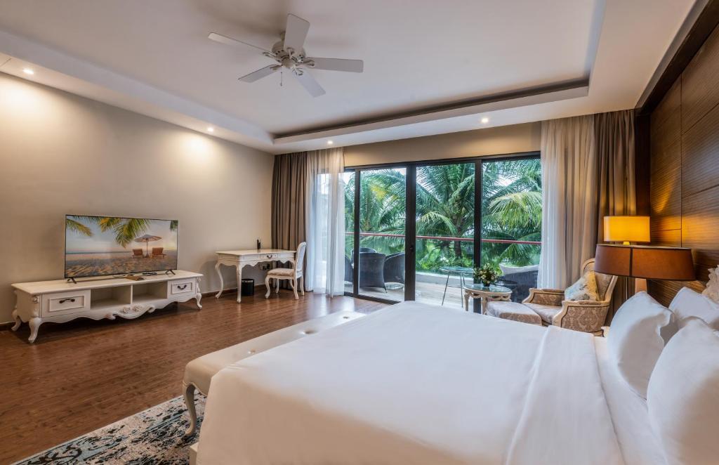Three Bedroom Villa Pool View